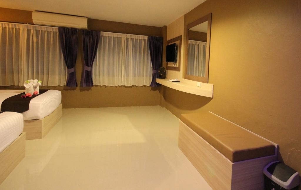 Baywatch Boutique Hotel Ao Nang Krabi Luaran gambar